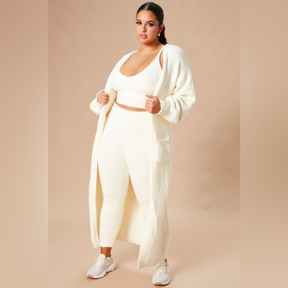 Cozy SKIMS Inspired Lounge Wear Set - Picture 4 of 9